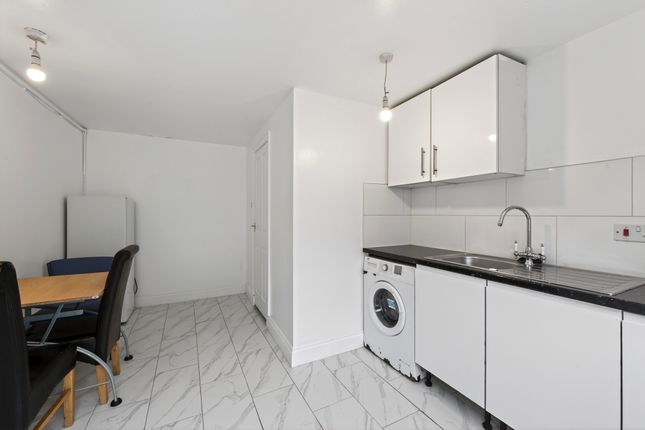 12, Orchard Avenue, Feltham photo 4
