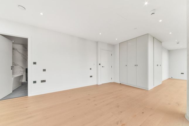 Flat to rent in Vetro Court, Salter Street, Canary Wharf, London