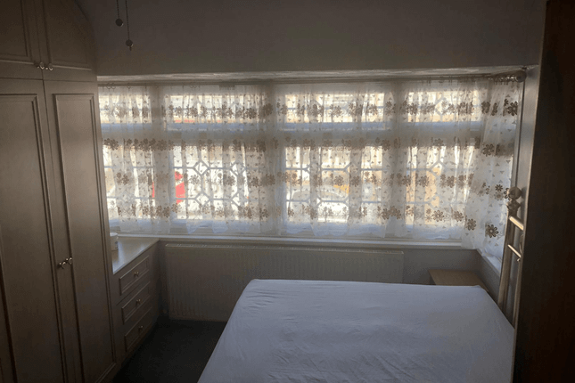89 Marlborough Road, Southall photo 3