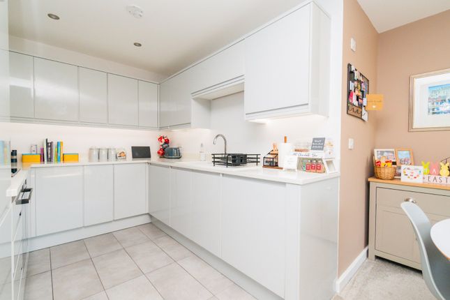 Flat 7, 8, Beach Avenue, Kent photo 4