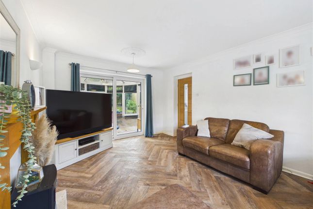 61, Gosforth Drive, Dronfield photo 2