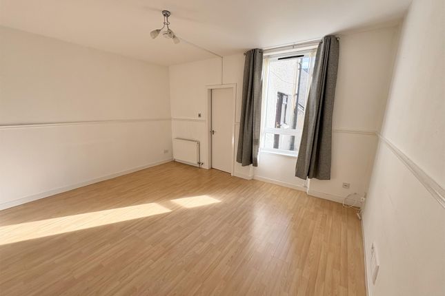 83 Raise Street, Saltcoats photo 2