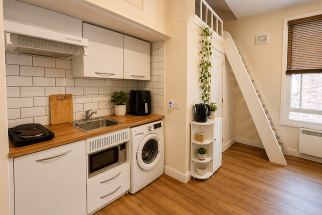 Flat 2  31A, Junction Road, London photo 3