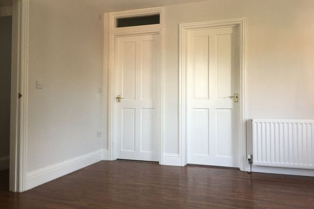 2 bed property to rent in Linkfield Street, Redhill RH1