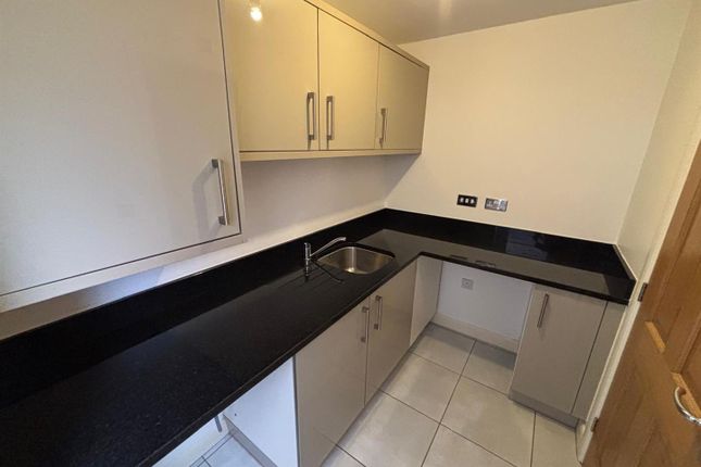 Photo - Utility Room - Intaglio Drive.Jpg