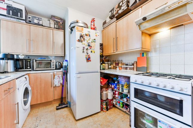Holsgrove Court, East Acton photo 4
