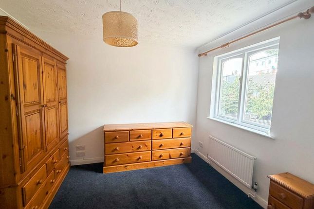 12, Peplow Close, West Drayton photo 2