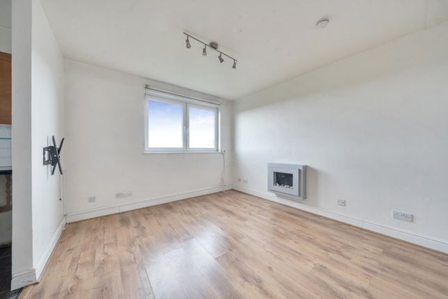 Flat 34, Blake House,, Porchester Mead, Beckenham photo 4