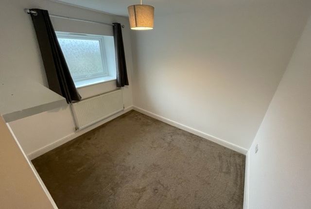 Flat 8, 170, Town Street, Leeds photo 3