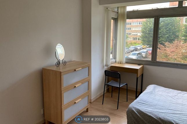 Studio to rent in Airlie Court, Glasgow