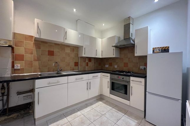 1-bed house on Flat 2, 137-139, Stoke Newington Road, London, £2,250/mo