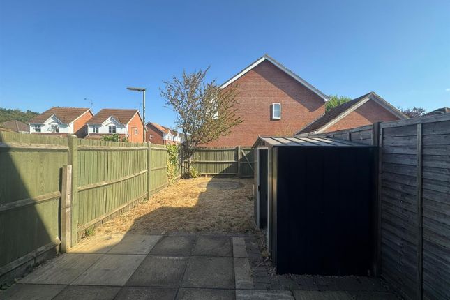 11, Wyvern Close, Aldershot photo 4