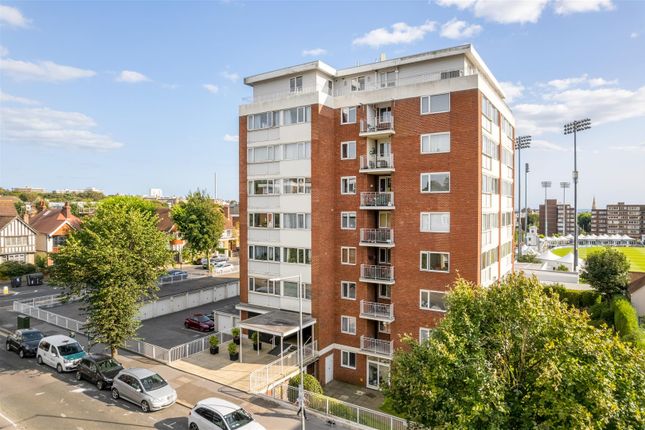 Flat 11 Cromwell Court-1.Jpg