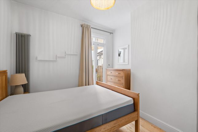 66, Rothschild Road, London photo 4