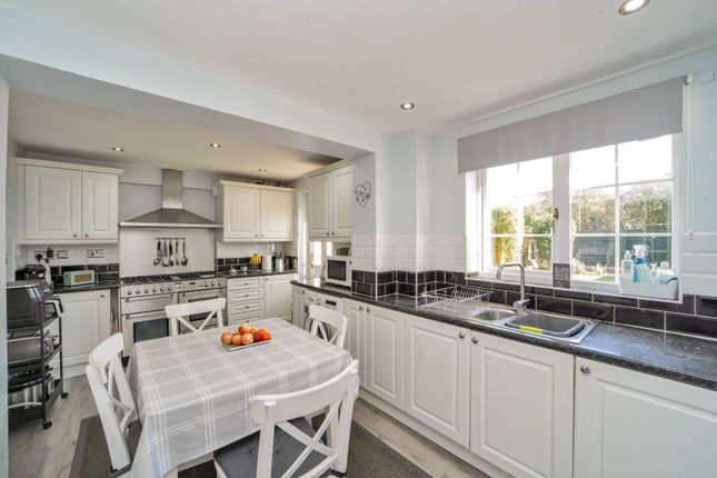 40, Wessex Way, Highworth, Swindon photo 2