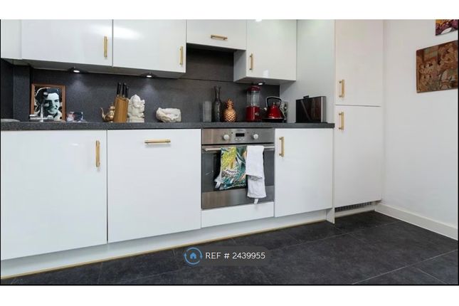 Flat, Caspian Heights Suez Way, Brighton photo 2