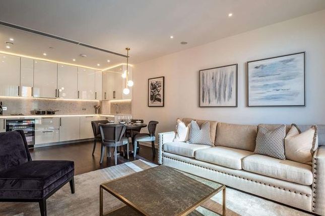 Thumbnail Flat to rent in Thornes House, Charles Clowes Walk, London
