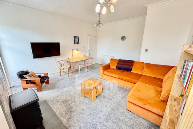 Flat 2/1, 10 Janefield Place, Beith photo 2
