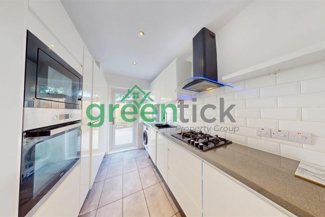 181, Hookfield, Harlow photo 5