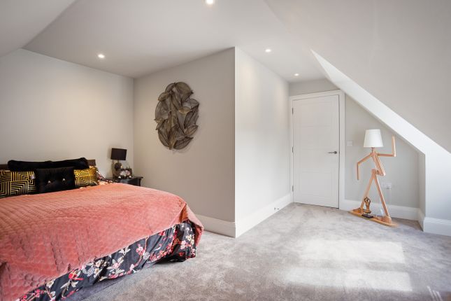 Penthouse to rent in Northwood Avenue, Purley