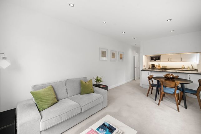 2-bed house on Radipole Road Fulham, Parsons Green, £3,000/mo