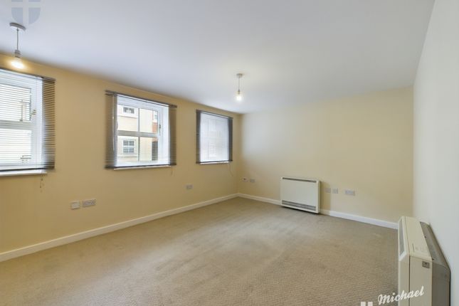 Flat to rent in Pine Street, Aylesbury