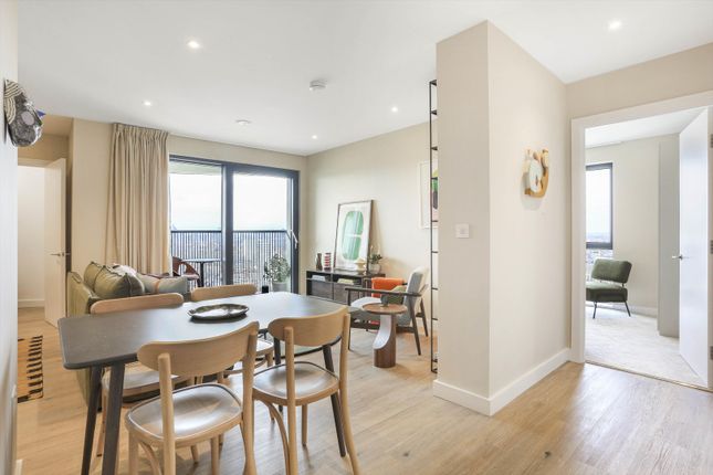 Thumbnail Flat to rent in Reed Avenue, London