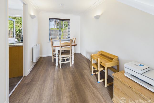 17, Roxburghe Close, Bordon photo 3