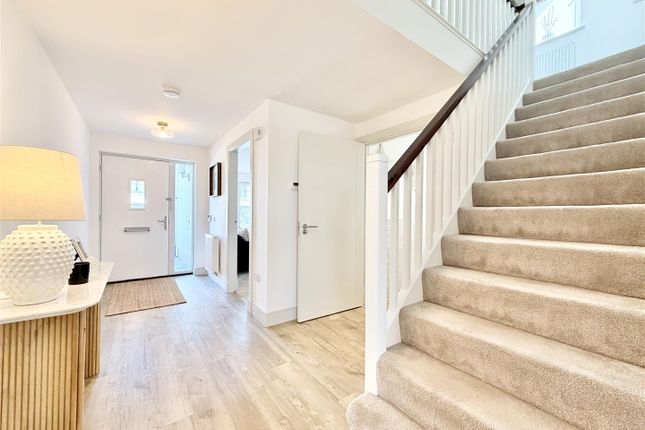 18, Swift Drive, Hamilton photo 3