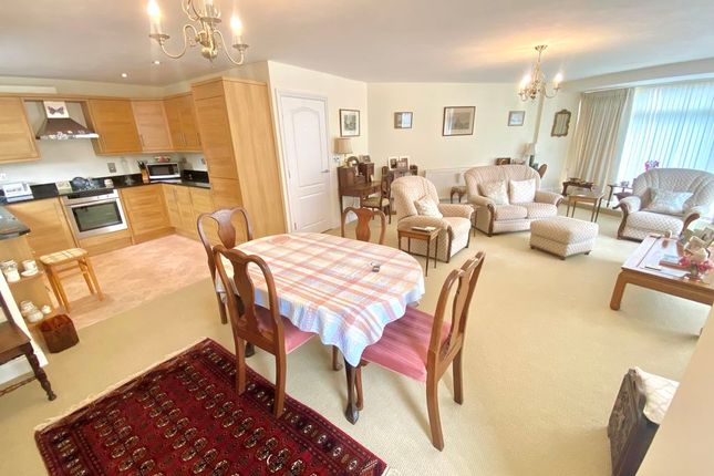 Flat 4, Threepennybit, East Street, Fareham photo 2