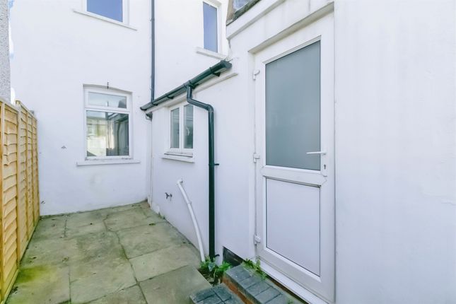 3, Lee Road, Barry photo 4