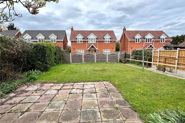 47, High Road North, Basildon photo 3