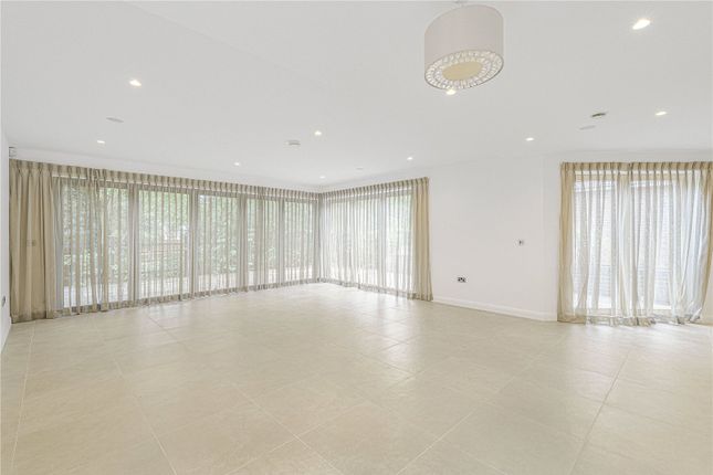 Totteridge Lane, London photo 2