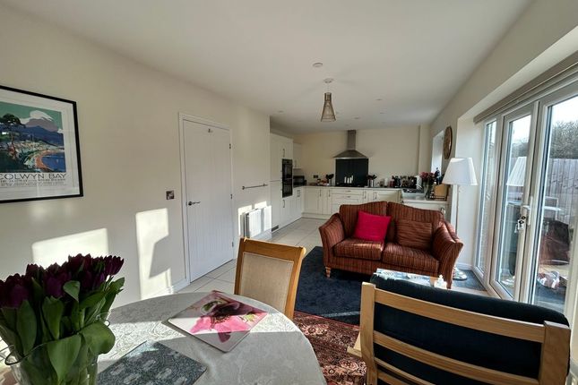 7, Clos Emlyn, Old Colwyn photo 4