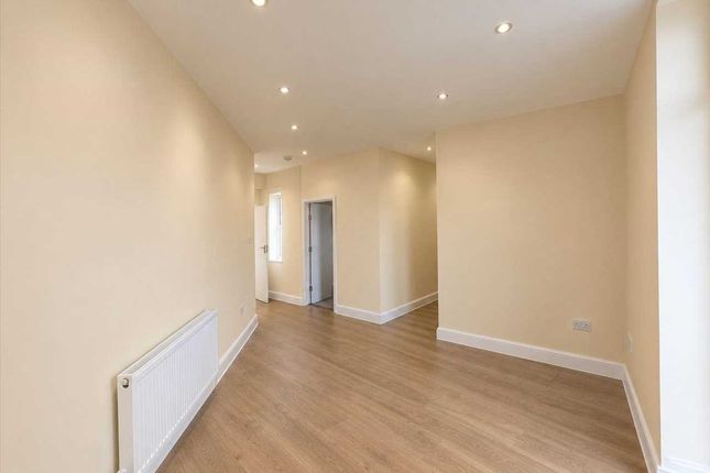 82, Cotman Gardens, Edgware photo 4