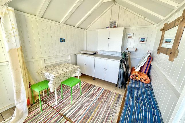 G34, Beach Hut, Kings Parade, Holland-on-Sea photo 5