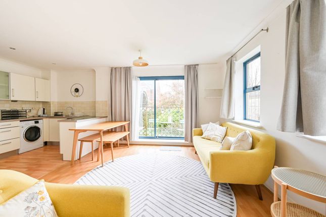 Flat for sale in Flat North Point, Tottenham Lane, Crouch End, London