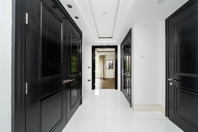 Flat 6, Wolfe House, 389 Kensington High Street, London photo 4