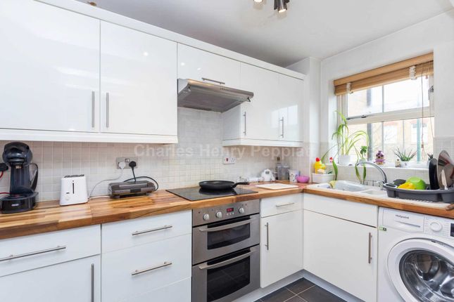 Flat for sale in Maynard Court, Harston Drive, Enfield