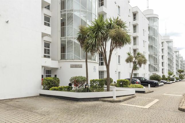 Thumbnail Flat for sale in Barrier Point Road, London