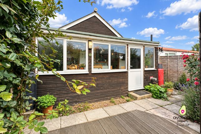 Zermatt, Crowden Road, Eccles-On-Sea photo 3