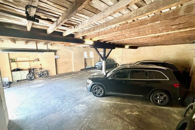 Parking/garage for sale in Cahors, Lot, France