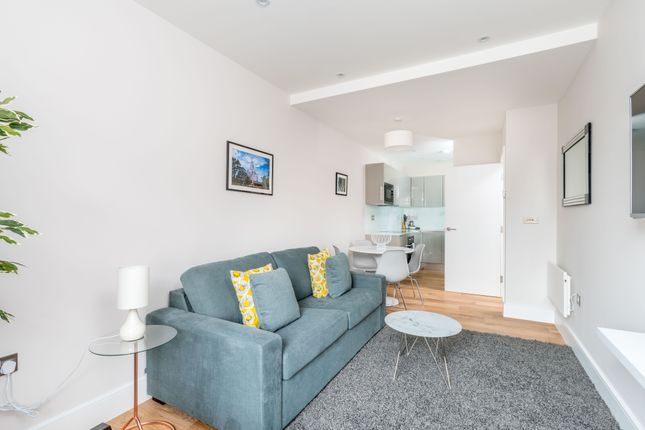 Flat 17 Marlborough House, 179-189, Finchley Road, London photo 5