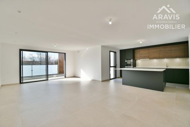 Apartment for sale in Rhône-Alpes, Haute-Savoie, Annecy-Le-Vieux