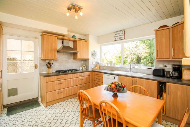 4, Woodthorpe Gardens, Wakefield photo 2