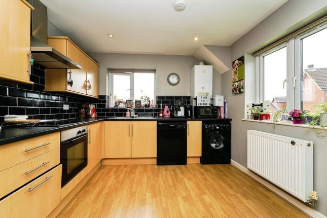 Flat 5, 2, The Quarry, Gloucestershire photo 3