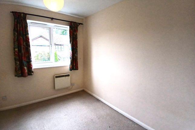 171, Wordsworth Mead, Redhill photo 5