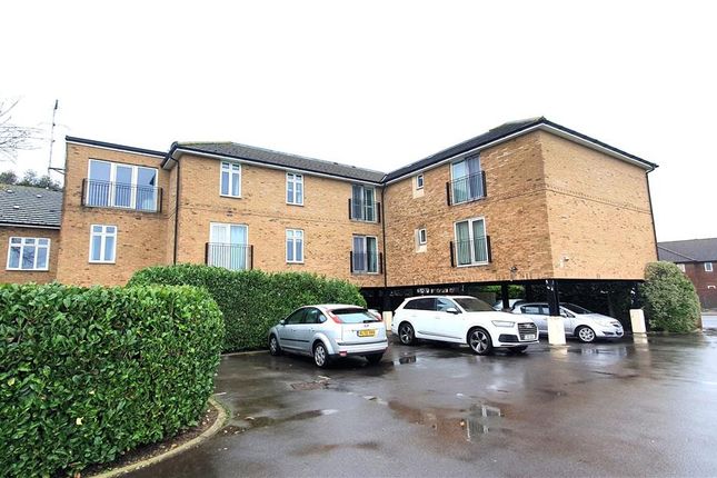 Thumbnail Flat for sale in Ashcombe Court, London Road, Ashford