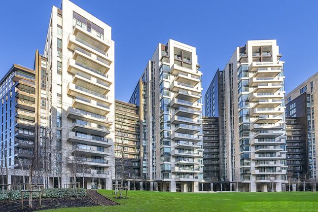 Flat to rent in North Wharf Road, London