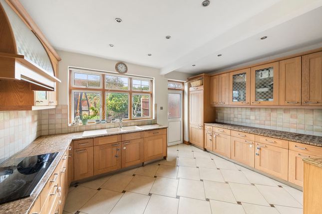 6, Barrow Point Avenue, Pinner photo 3